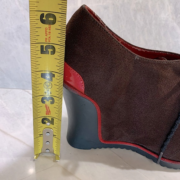 Isabel Toledo x Payless chocolate brown faux suede wedge lace up red trim 9 - Picture 8 of 8